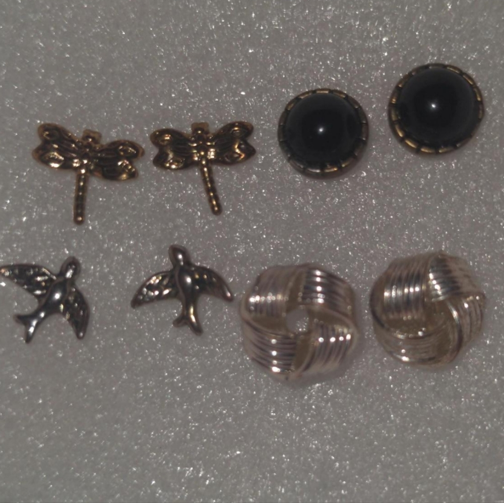 4 pairs of earrings!